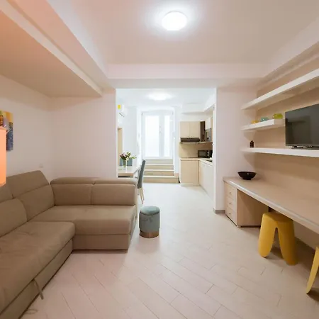 Pensión Cavour 3*